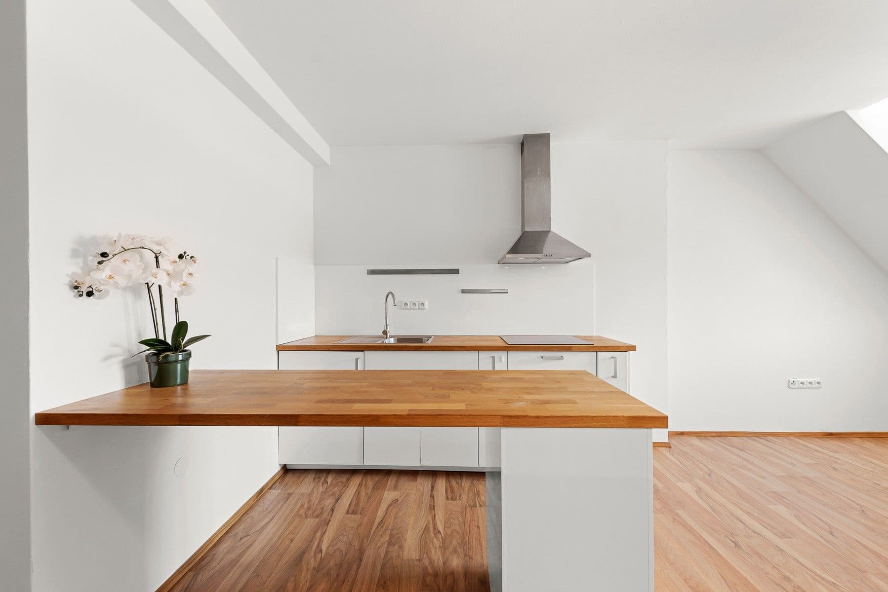 Pronájem bytu 1+kk 34 m², Holandská, Praha, Praha Pronájem bytu 1+kk 34 m², Holandská, Praha, Praha