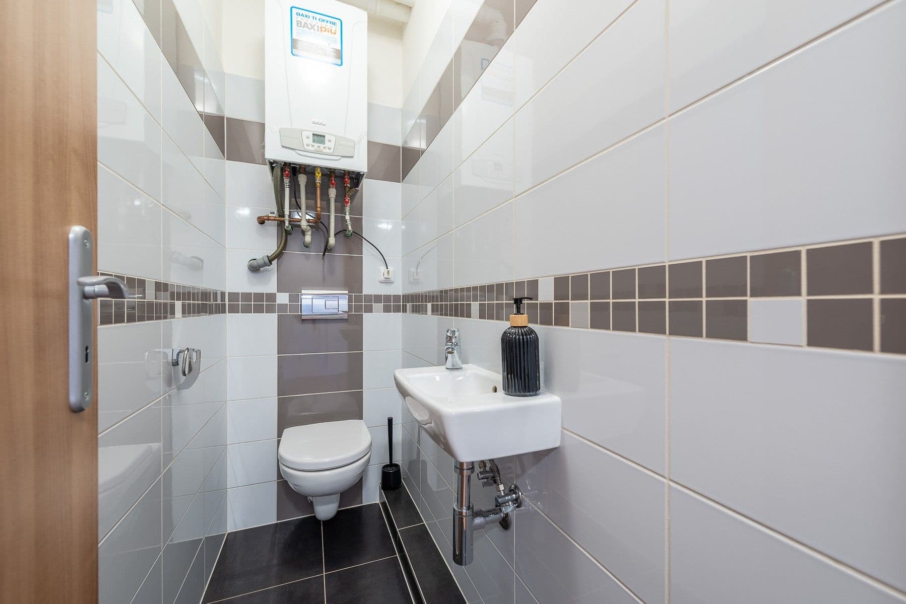 Pronájem bytu 1+kk 34 m², Holandská, Praha, Praha Pronájem bytu 1+kk 34 m², Holandská, Praha, Praha