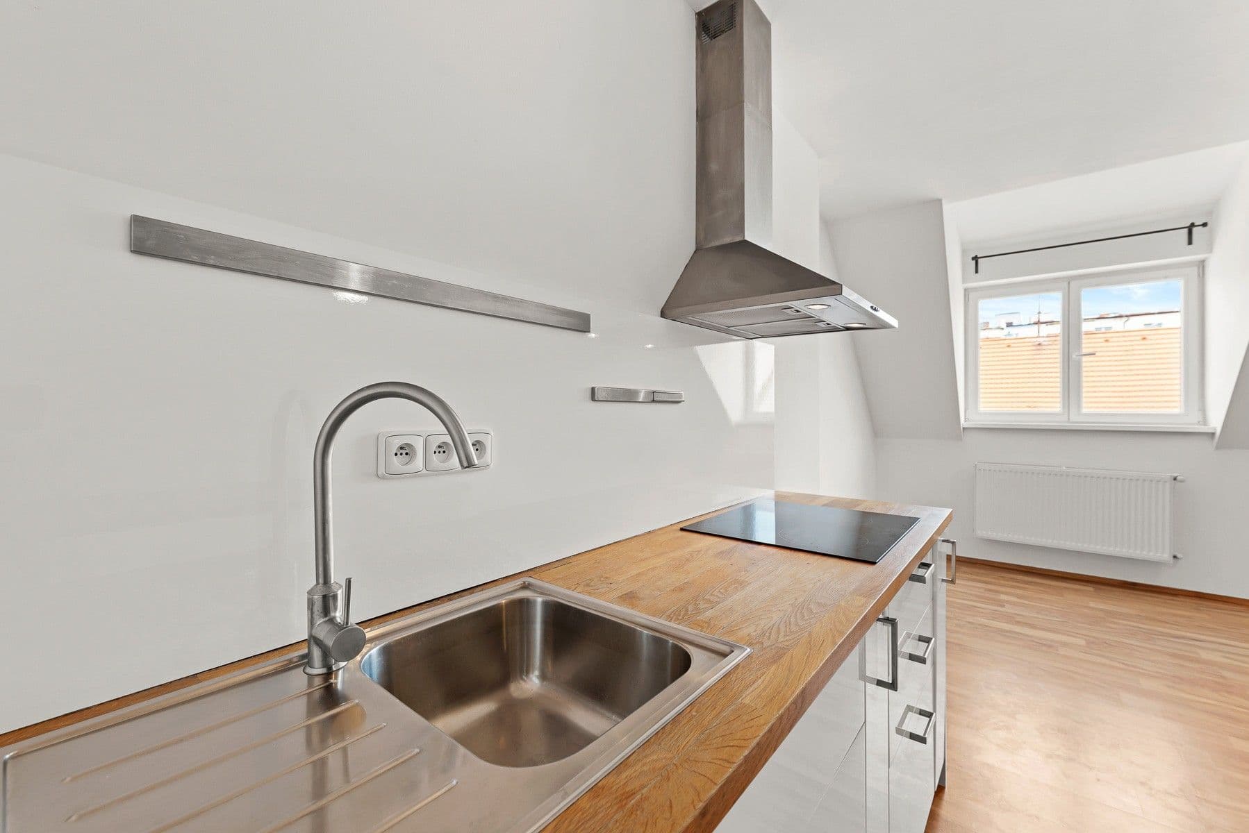 Pronájem bytu 1+kk 34 m², Holandská, Praha, Praha Pronájem bytu 1+kk 34 m², Holandská, Praha, Praha