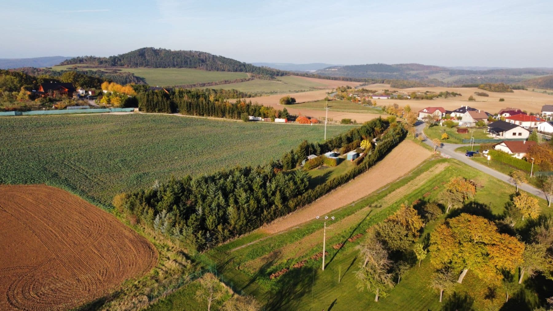 Prodej pozemku 4.059 m², Tmaň, Středočeský kraj Prodej pozemku 4.059 m², Tmaň, Středočeský kraj