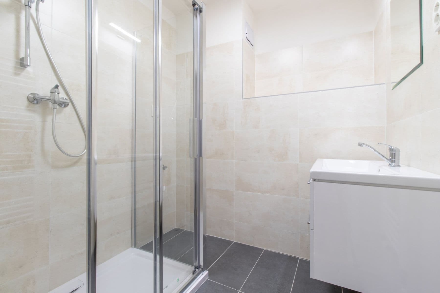 Pronájem bytu 2+1 81 m², Květnová, Odolena Voda, Středočeský kraj Pronájem bytu 2+1 81 m², Květnová, Odolena Voda, Středočeský kraj