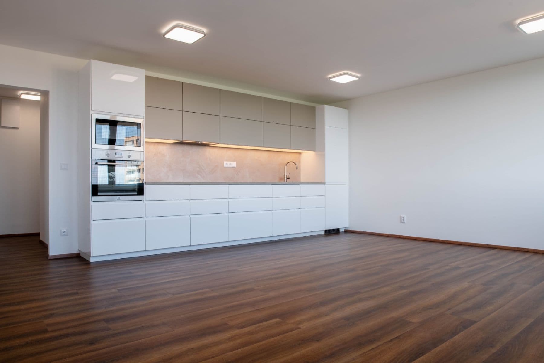 Prodej bytu 3+kk 85 m², Doležalova, Praha, Praha Prodej bytu 3+kk 85 m², Doležalova, Praha, Praha