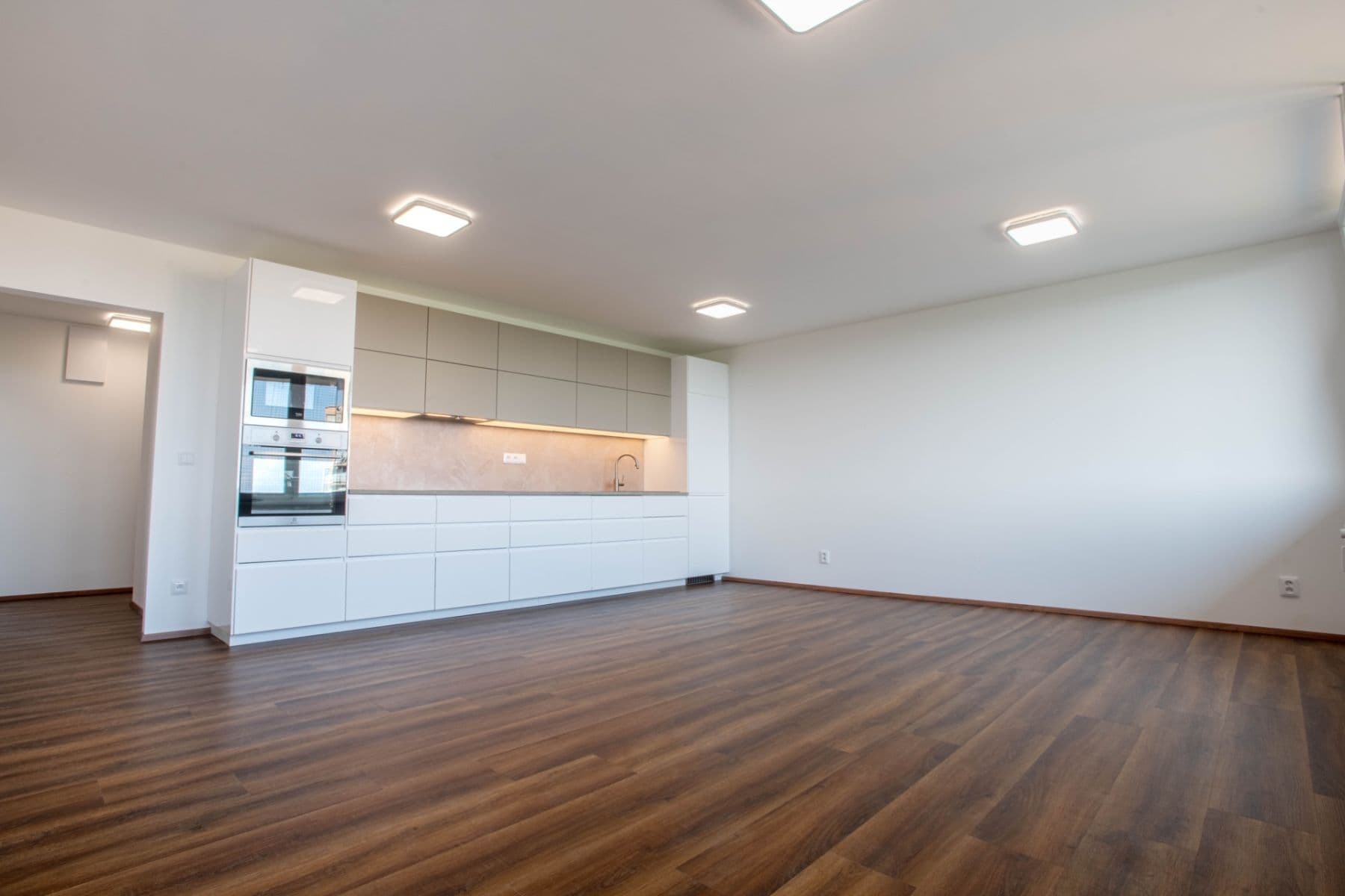 Prodej bytu 3+kk 85 m², Doležalova, Praha, Praha Prodej bytu 3+kk 85 m², Doležalova, Praha, Praha