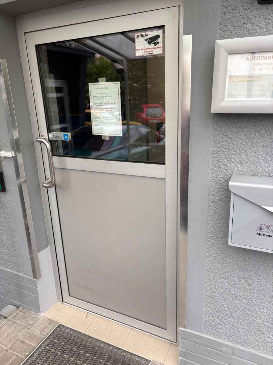 Pronájem garáže 12 m², Milevská, Praha, Praha Pronájem garáže 12 m², Milevská, Praha, Praha