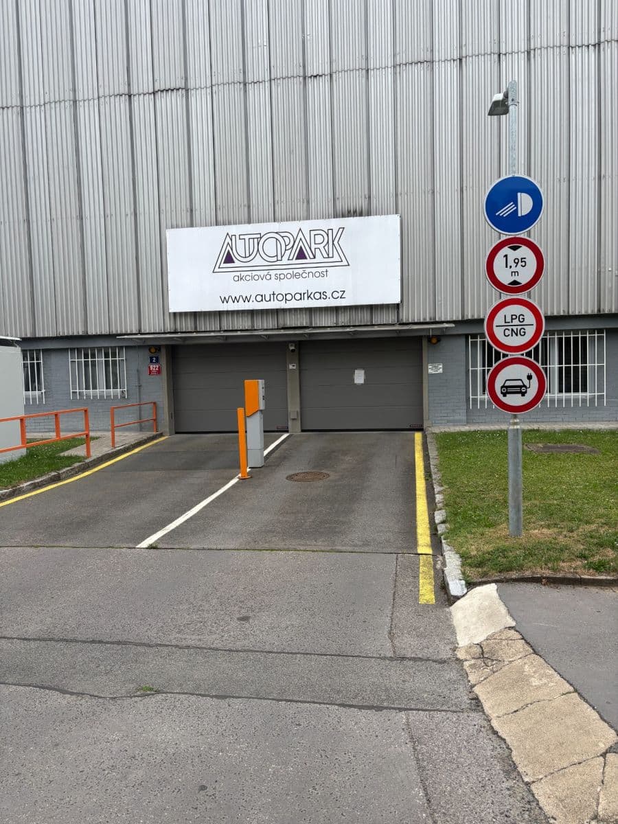 Pronájem garáže 12 m², Milevská, Praha, Praha Pronájem garáže 12 m², Milevská, Praha, Praha