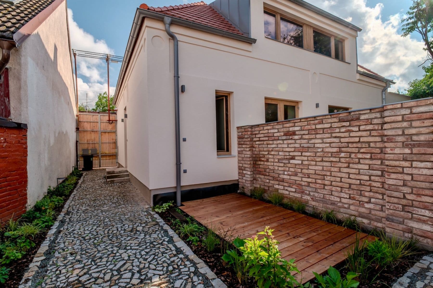 Pronájem bytu 1+kk 29 m², Dašická, Pardubice, Pardubický kraj Pronájem bytu 1+kk 29 m², Dašická, Pardubice, Pardubický kraj
