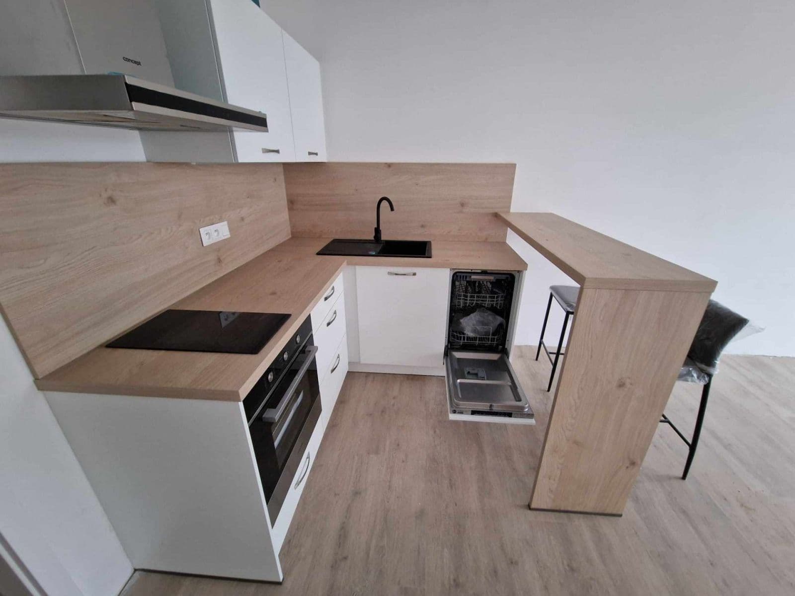 Pronájem bytu 1+kk 35 m², Aloise Rašína, Olomouc, Olomoucký kraj Pronájem bytu 1+kk 35 m², Aloise Rašína, Olomouc, Olomoucký kraj
