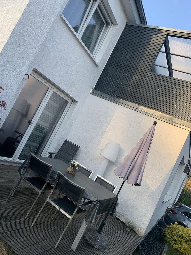 Pronájem domu 173 m², pozemek 521 m², Idstein, Hessen Pronájem domu 173 m², pozemek 521 m², Idstein, Hessen
