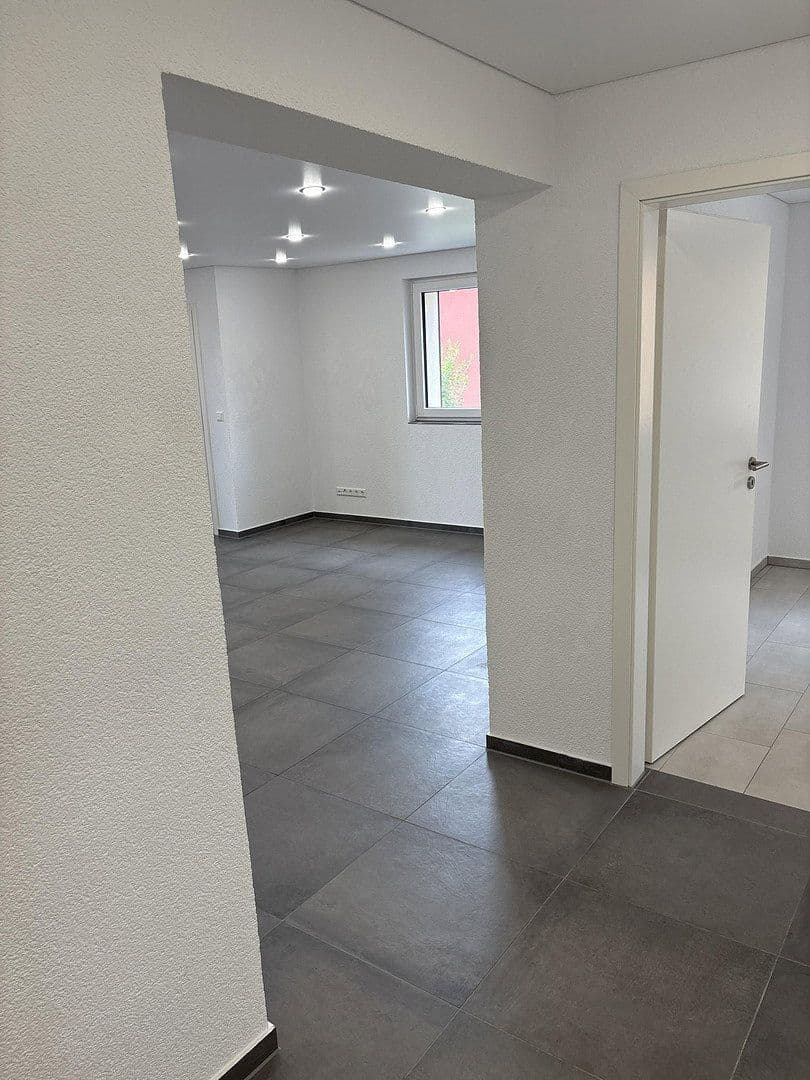Pronájem bytu 3+1 74 m², Senefelder Straße 4, Pforzheim, Bádensko-Württembersko Pronájem bytu 3+1 74 m², Senefelder Straße 4, Pforzheim, Bádensko-Württembersko