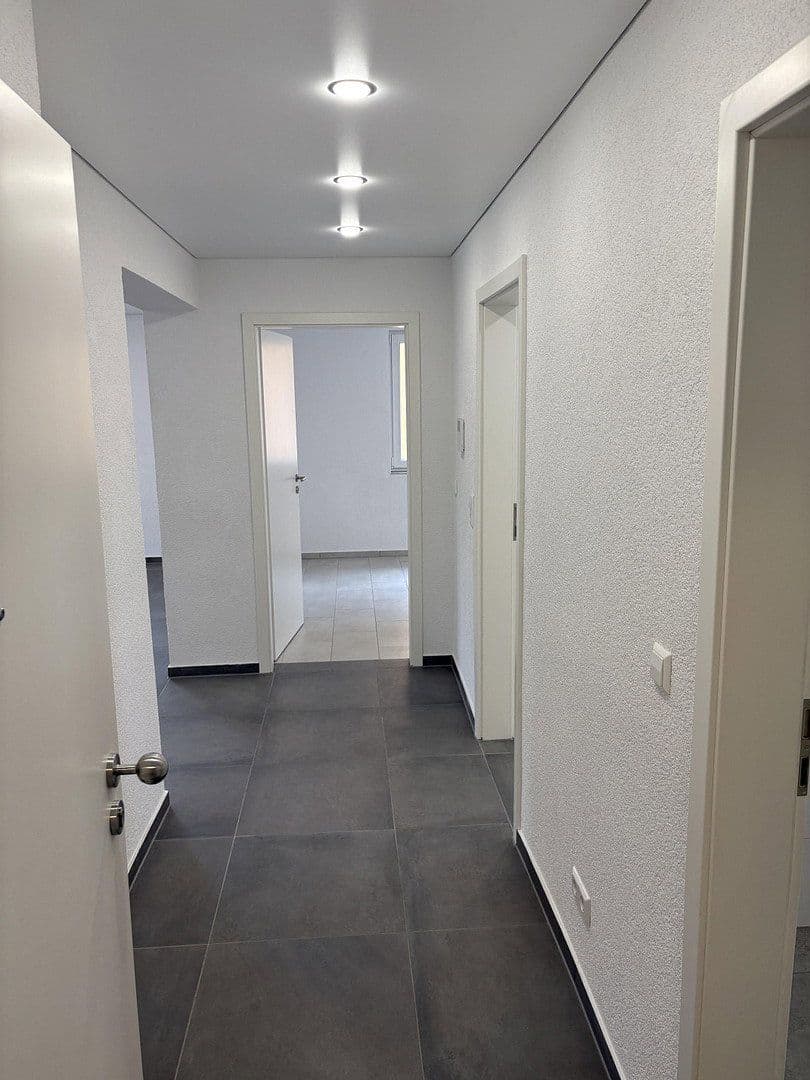 Pronájem bytu 3+1 74 m², Senefelder Straße 4, Pforzheim, Bádensko-Württembersko Pronájem bytu 3+1 74 m², Senefelder Straße 4, Pforzheim, Bádensko-Württembersko