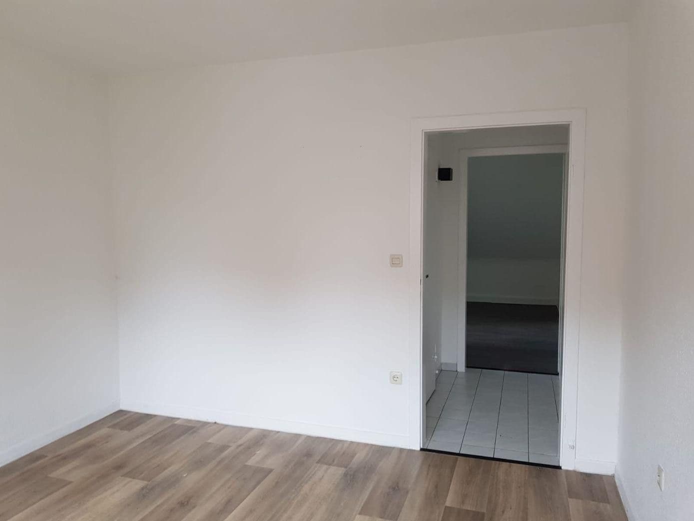 Pronájem bytu 3+1 55 m², Odenwaldstraße 16, Oberhausen, Severní Porýní-Vestfálsko Pronájem bytu 3+1 55 m², Odenwaldstraße 16, Oberhausen, Severní Porýní-Vestfálsko
