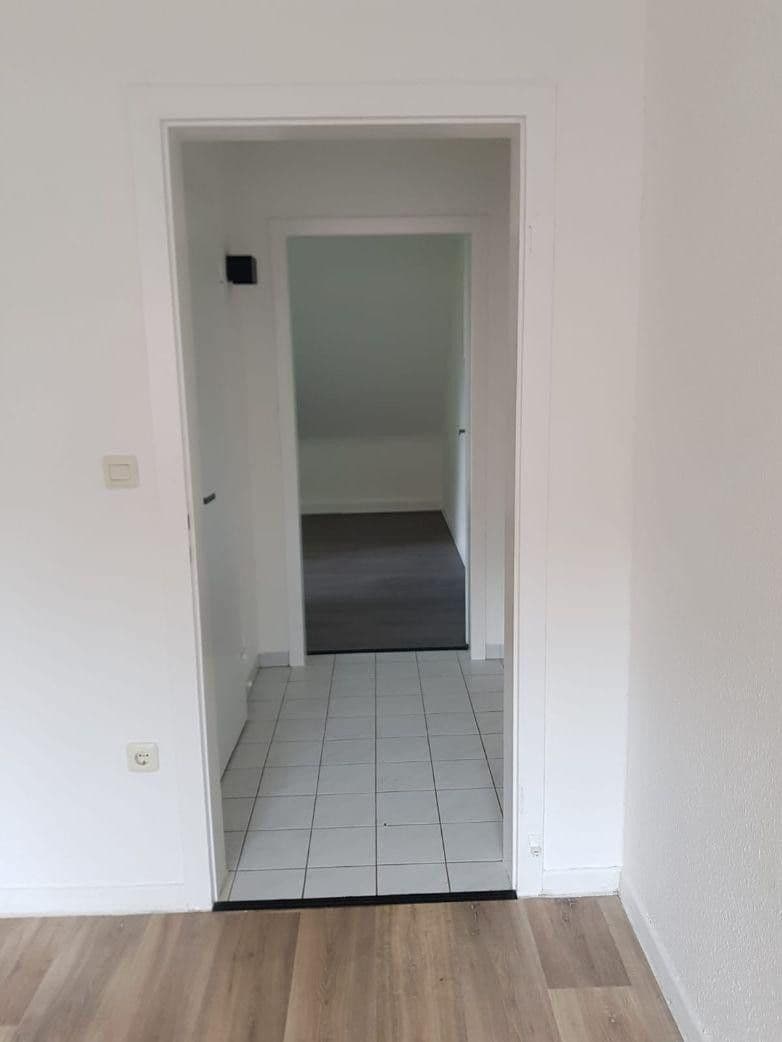 Pronájem bytu 3+1 55 m², Odenwaldstraße 16, Oberhausen, Severní Porýní-Vestfálsko Pronájem bytu 3+1 55 m², Odenwaldstraße 16, Oberhausen, Severní Porýní-Vestfálsko