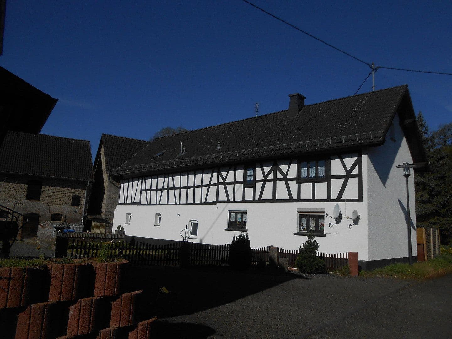 Prodej domu 231 m², pozemek 596 m², Mühlweg 2, Burglahr, Porýní-Falc Prodej domu 231 m², pozemek 596 m², Mühlweg 2, Burglahr, Porýní-Falc