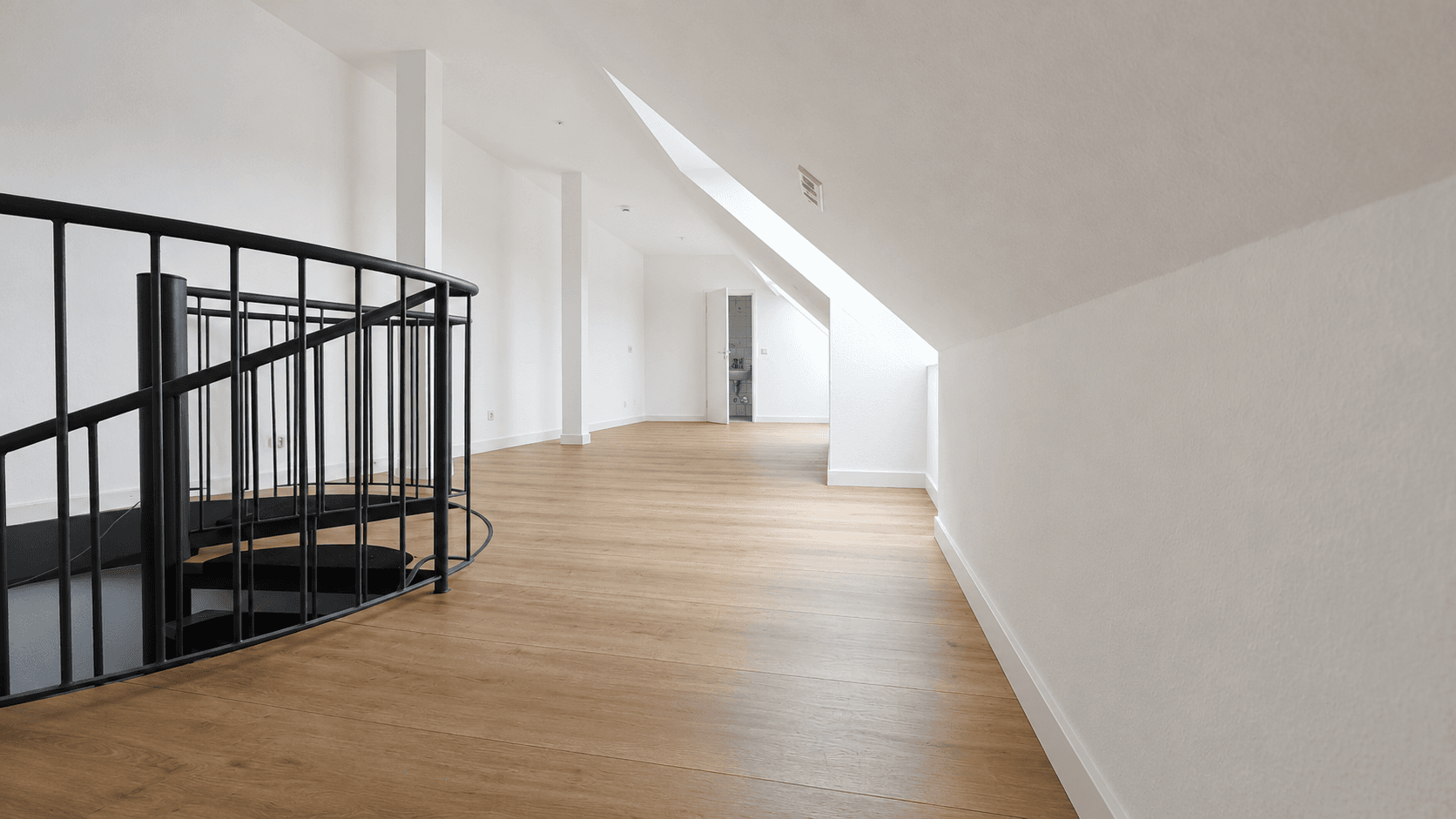 Pronájem bytu 1+1 40 m², Schönbachstraße 88, Leipzig, Sasko Pronájem bytu 1+1 40 m², Schönbachstraße 88, Leipzig, Sasko