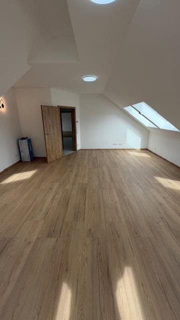 Pronájem bytu 3+1 125 m², Ketsch, Bádensko-Württembersko Pronájem bytu 3+1 125 m², Ketsch, Bádensko-Württembersko