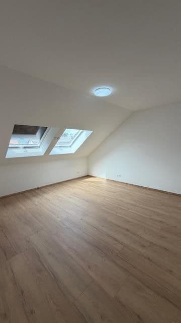 Pronájem bytu 3+1 125 m², Ketsch, Bádensko-Württembersko Pronájem bytu 3+1 125 m², Ketsch, Bádensko-Württembersko