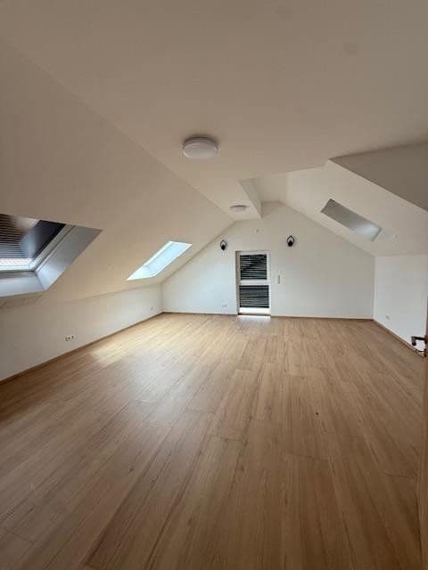 Pronájem bytu 3+1 125 m², Ketsch, Bádensko-Württembersko Pronájem bytu 3+1 125 m², Ketsch, Bádensko-Württembersko