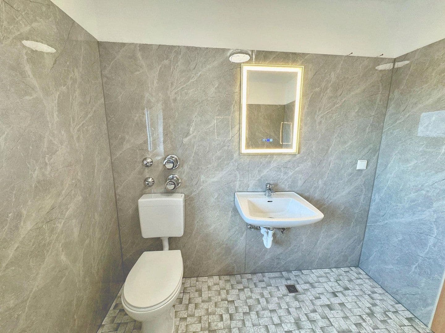 Pronájem bytu 2+kk 59 m², Wöllstadt, Hessen Pronájem bytu 2+kk 59 m², Wöllstadt, Hessen