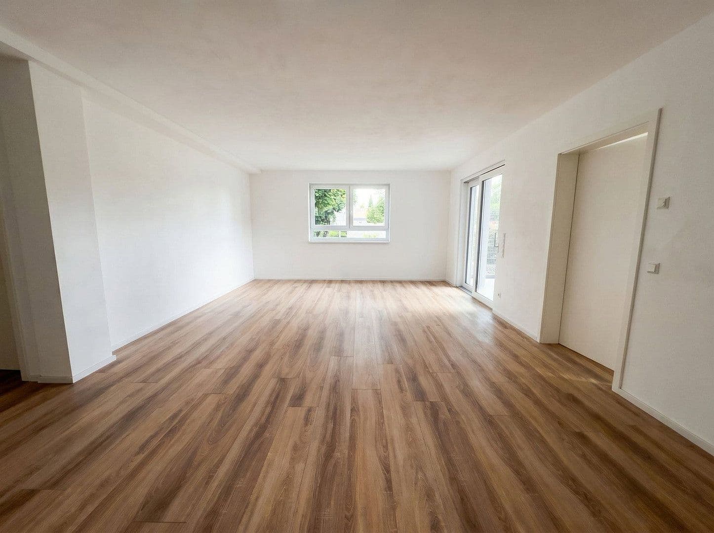 Pronájem bytu 3+1 95 m², Jockgrim, Porýní-Falc Pronájem bytu 3+1 95 m², Jockgrim, Porýní-Falc