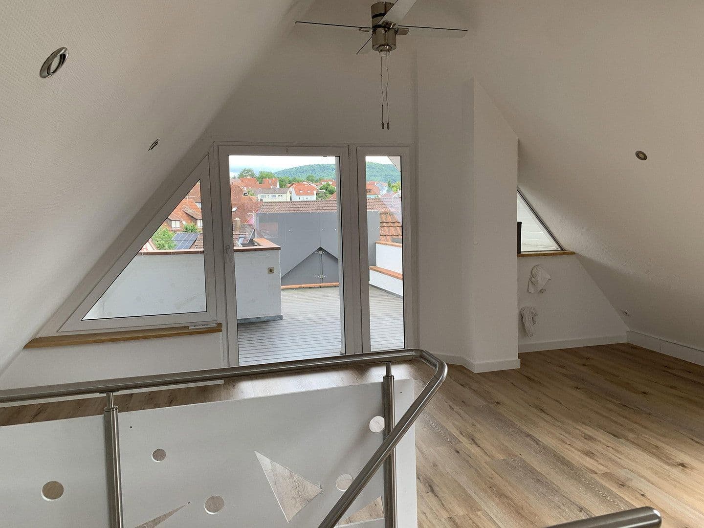 Pronájem bytu 4+1 118 m², Eningen unter Achalm, Bádensko-Württembersko Pronájem bytu 4+1 118 m², Eningen unter Achalm, Bádensko-Württembersko