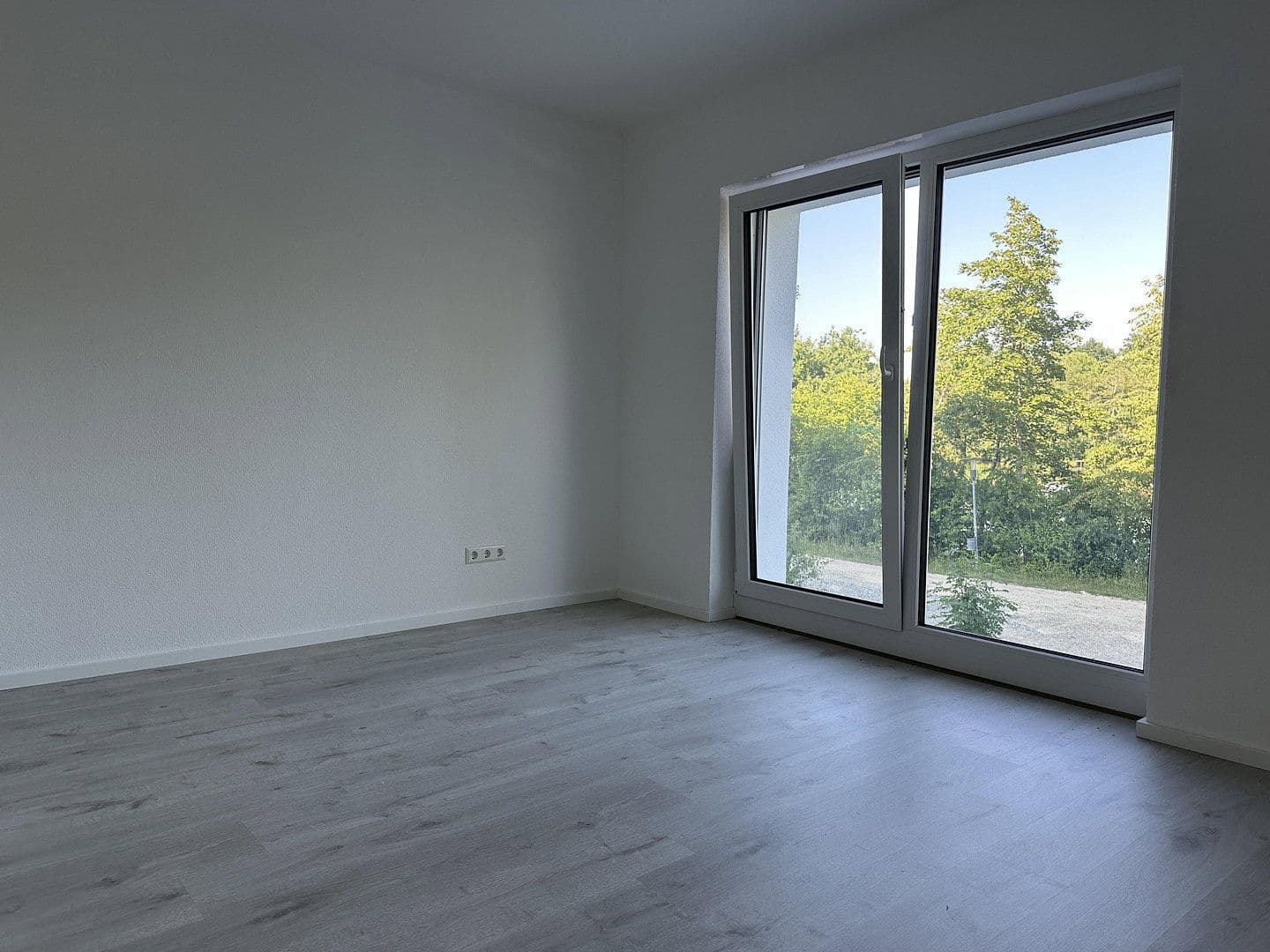Pronájem bytu 3+1 86 m², Fichtestr. 40, Singen (Hohentwiel), Bádensko-Württembersko Pronájem bytu 3+1 86 m², Fichtestr. 40, Singen (Hohentwiel), Bádensko-Württembersko