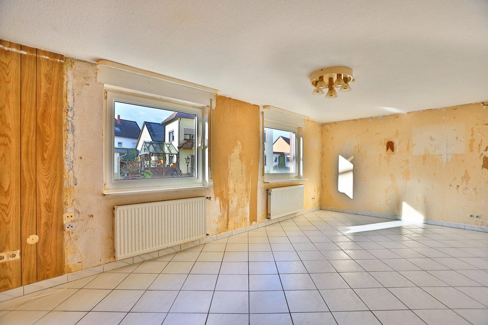 Prodej domu 130 m², pozemek 285 m², Buchbergstraße 4, Freigericht, Hessen Prodej domu 130 m², pozemek 285 m², Buchbergstraße 4, Freigericht, Hessen