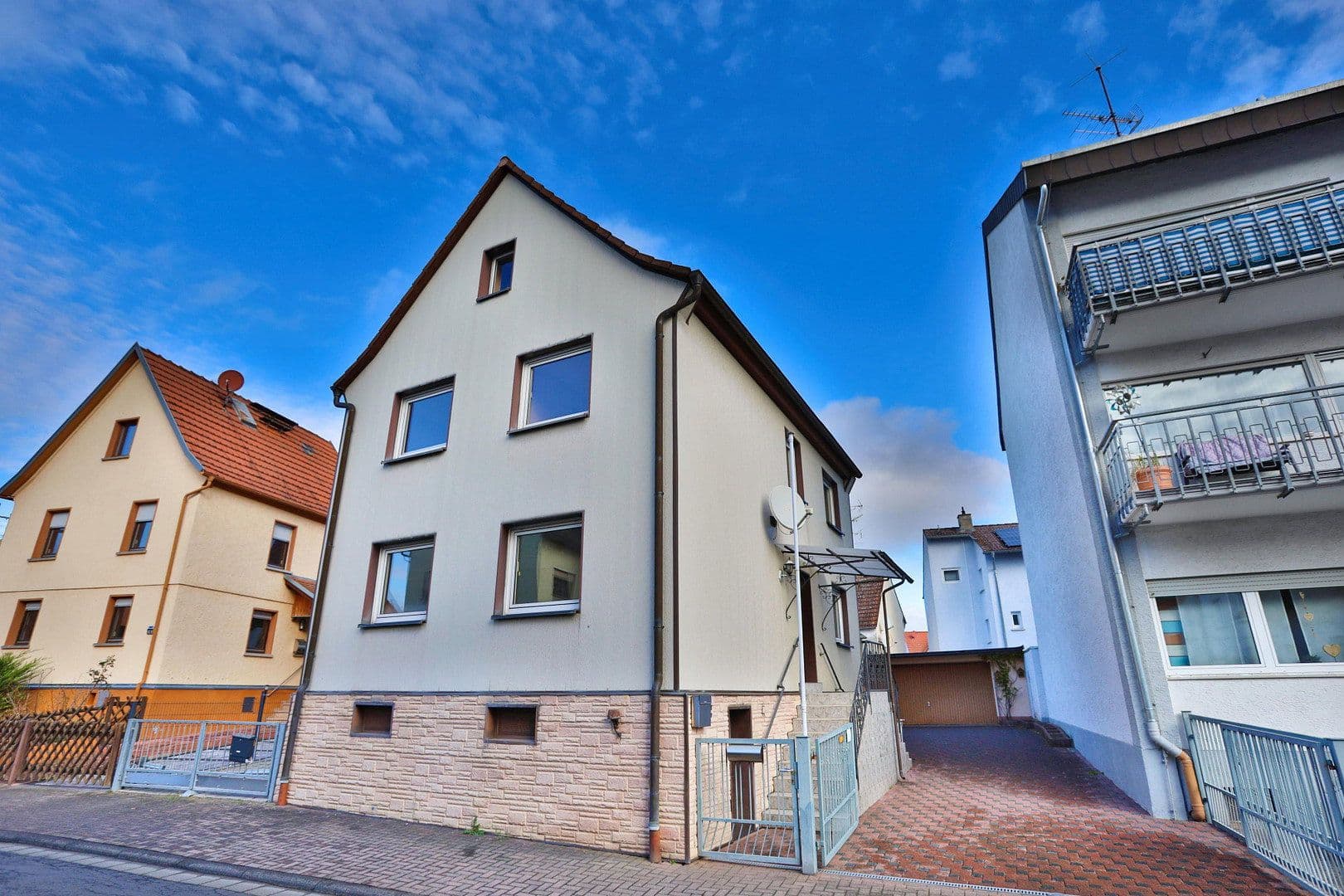 Prodej domu 130 m², pozemek 285 m², Buchbergstraße 4, Freigericht, Hessen Prodej domu 130 m², pozemek 285 m², Buchbergstraße 4, Freigericht, Hessen