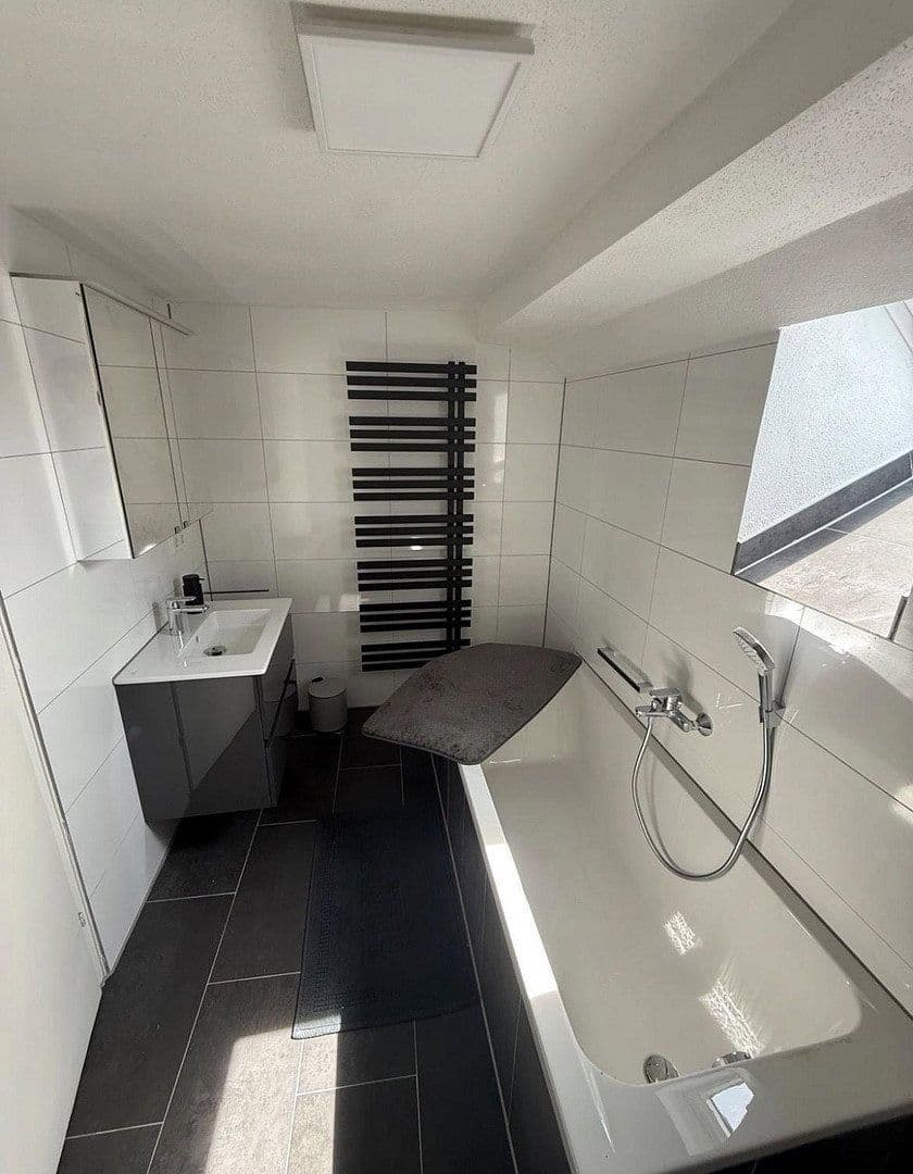 Pronájem domu 140 m², pozemek 600 m², Kirchstr. 6, Kleinkahl, Bavorsko Pronájem domu 140 m², pozemek 600 m², Kirchstr. 6, Kleinkahl, Bavorsko