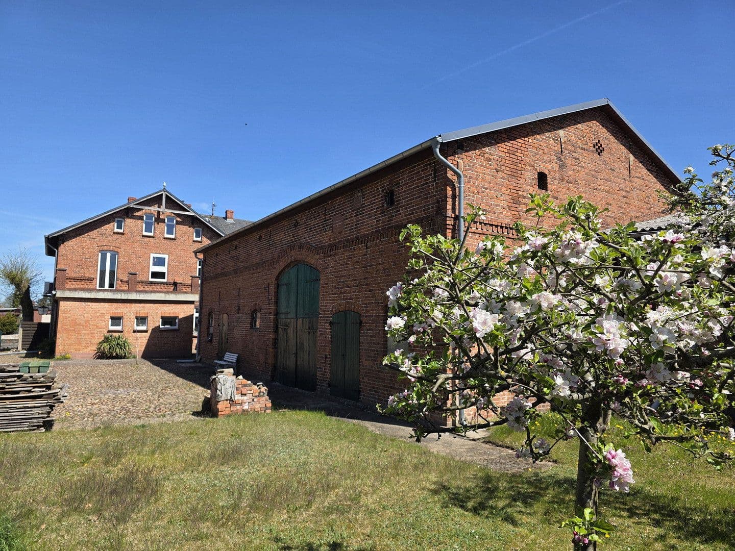 Prodej domu 250 m², pozemek 1.858 m², Eldena, Mecklenburg-Vorpommern Prodej domu 250 m², pozemek 1.858 m², Eldena, Mecklenburg-Vorpommern