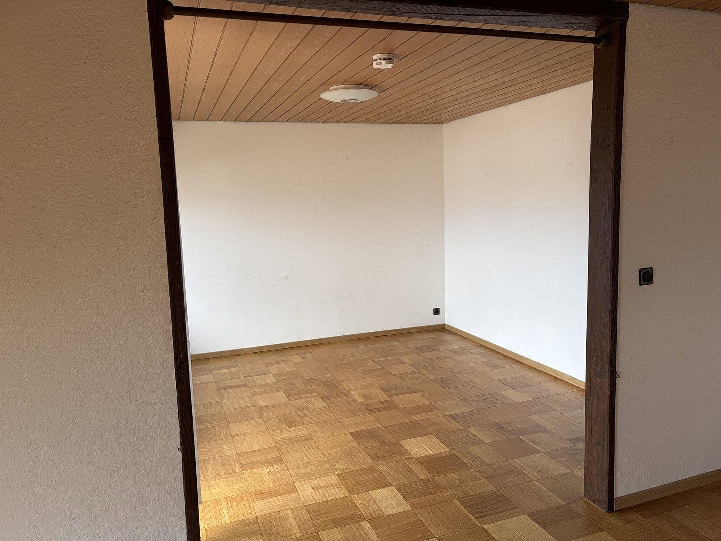 Pronájem bytu 3+kk 90 m², Stuttgart, Bádensko-Württembersko Pronájem bytu 3+kk 90 m², Stuttgart, Bádensko-Württembersko