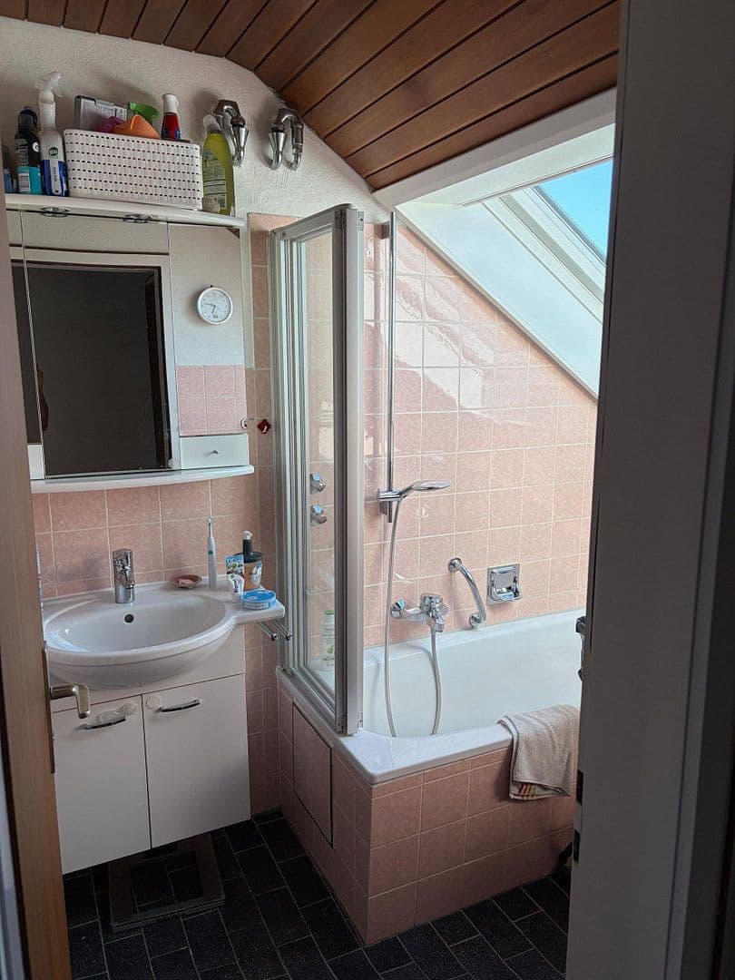 Pronájem bytu 3+kk 90 m², Stuttgart, Bádensko-Württembersko Pronájem bytu 3+kk 90 m², Stuttgart, Bádensko-Württembersko
