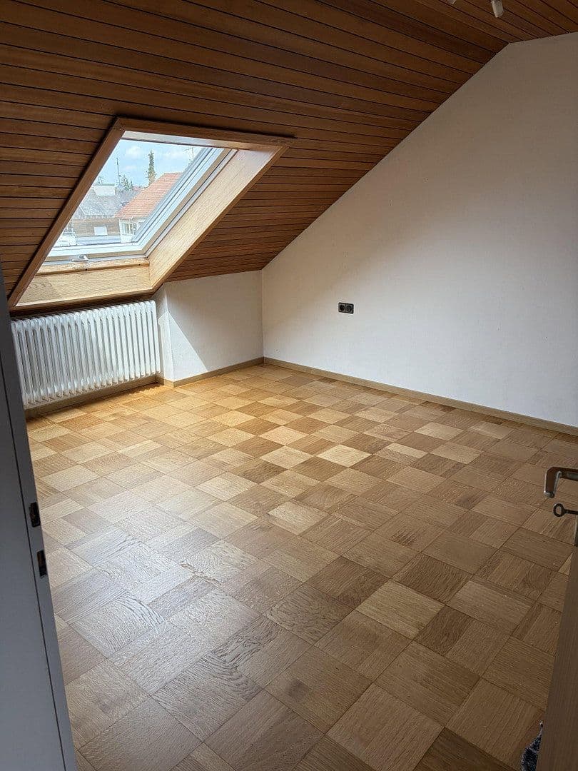 Pronájem bytu 3+kk 90 m², Stuttgart, Bádensko-Württembersko Pronájem bytu 3+kk 90 m², Stuttgart, Bádensko-Württembersko