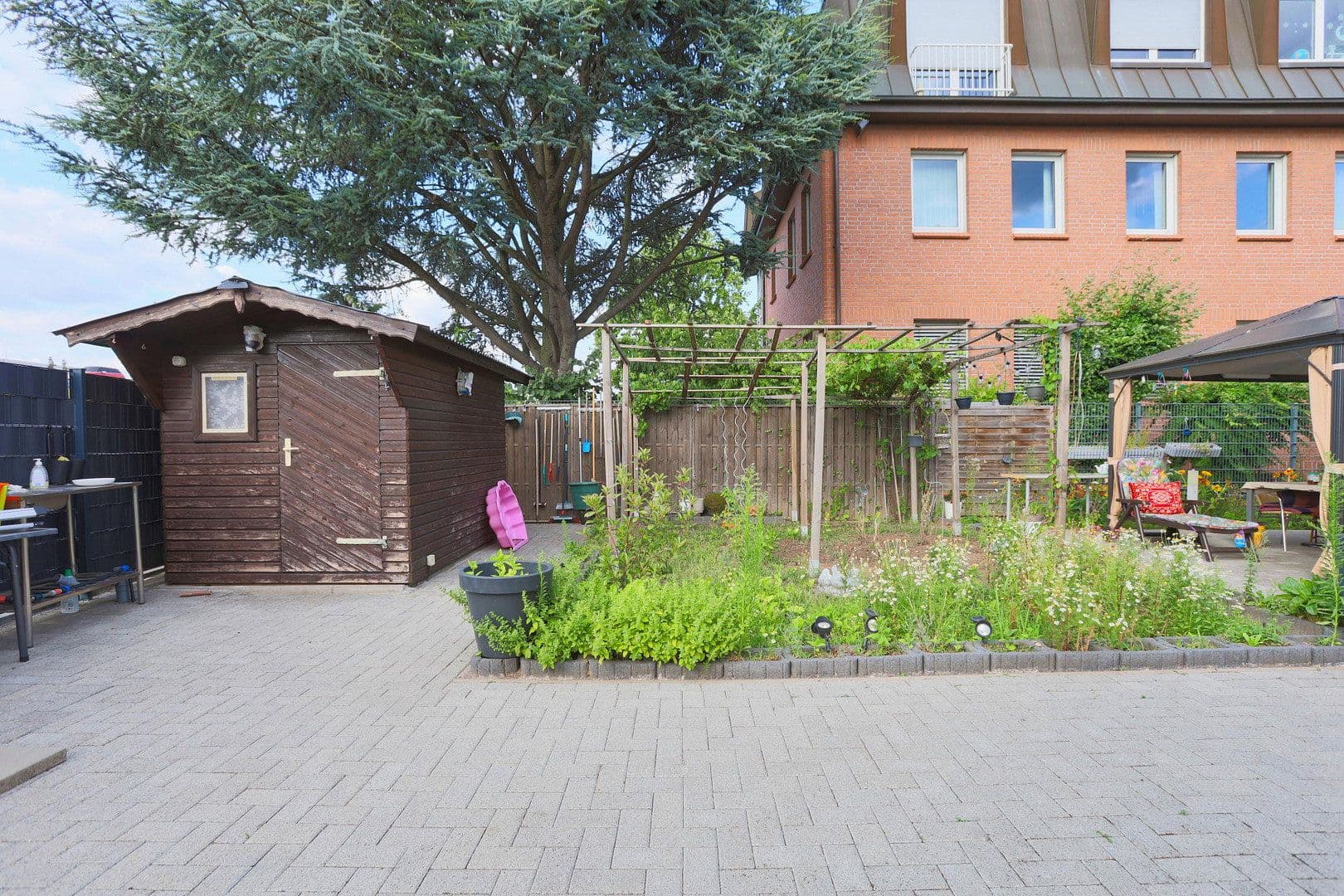 Prodej domu 251 m², pozemek 751 m², Frankfurt am Main, Hessen Prodej domu 251 m², pozemek 751 m², Frankfurt am Main, Hessen