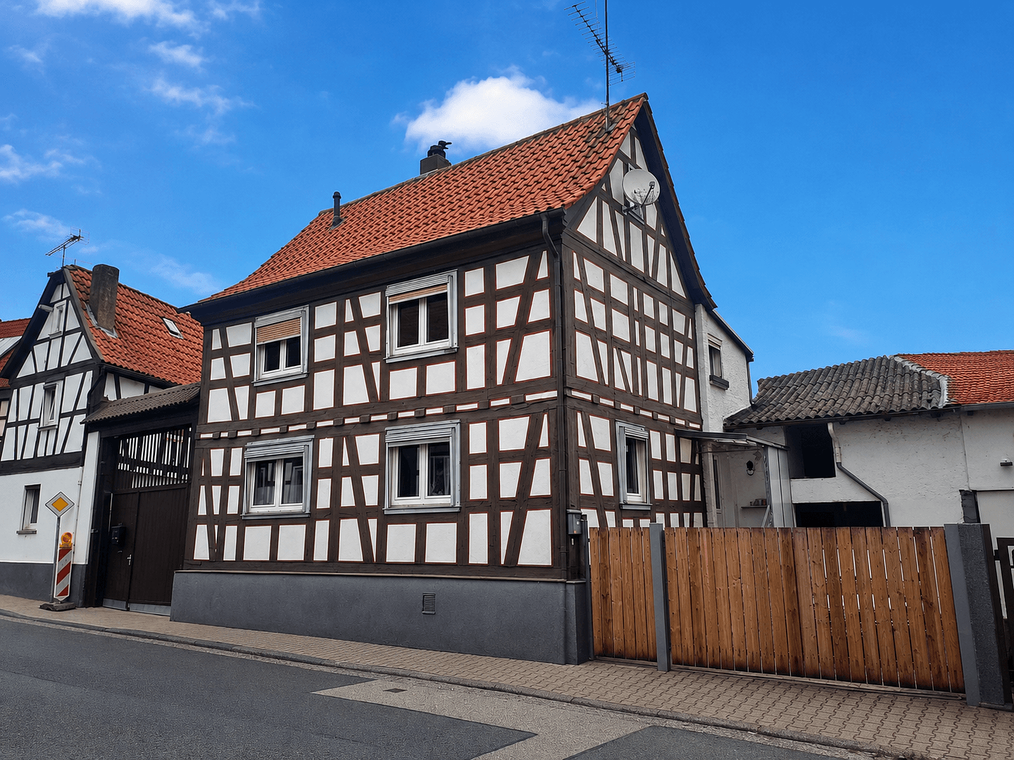 Prodej domu 75 m², pozemek 106 m², Hauptstraße, Hammersbach, Hessen Prodej domu 75 m², pozemek 106 m², Hauptstraße, Hammersbach, Hessen