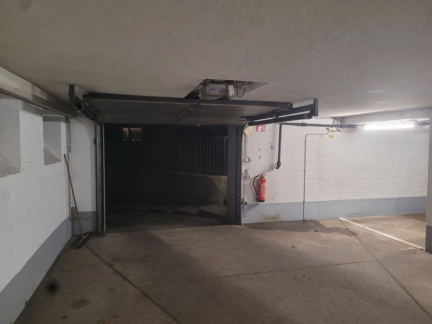 Pronájem garáže 12 m², Neuwaldegger Straße 41, Wien, Wien Pronájem garáže 12 m², Neuwaldegger Straße 41, Wien, Wien