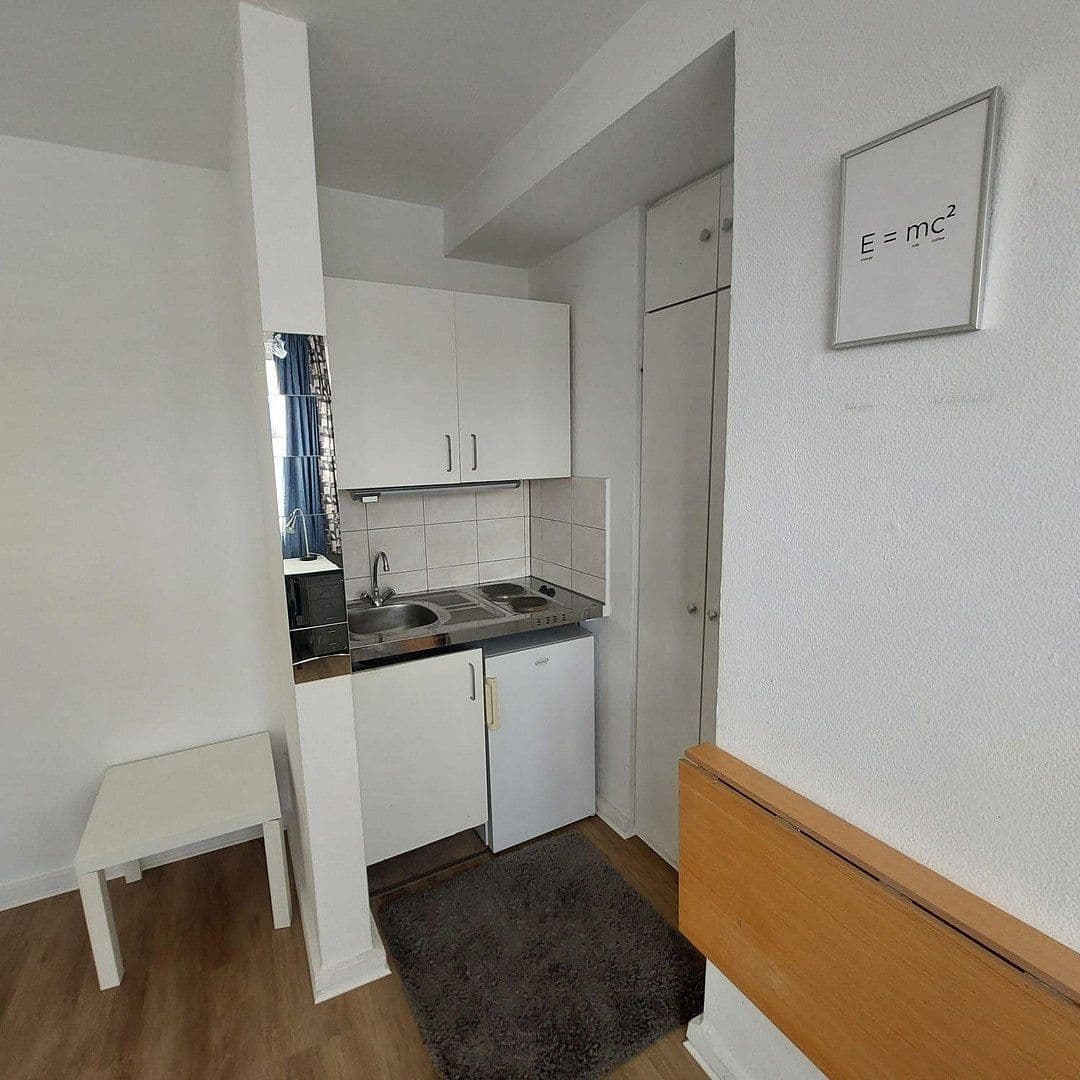 Pronájem bytu 13 m², Suarezstr. 15-17, Berlin, Berlín Pronájem bytu 13 m², Suarezstr. 15-17, Berlin, Berlín