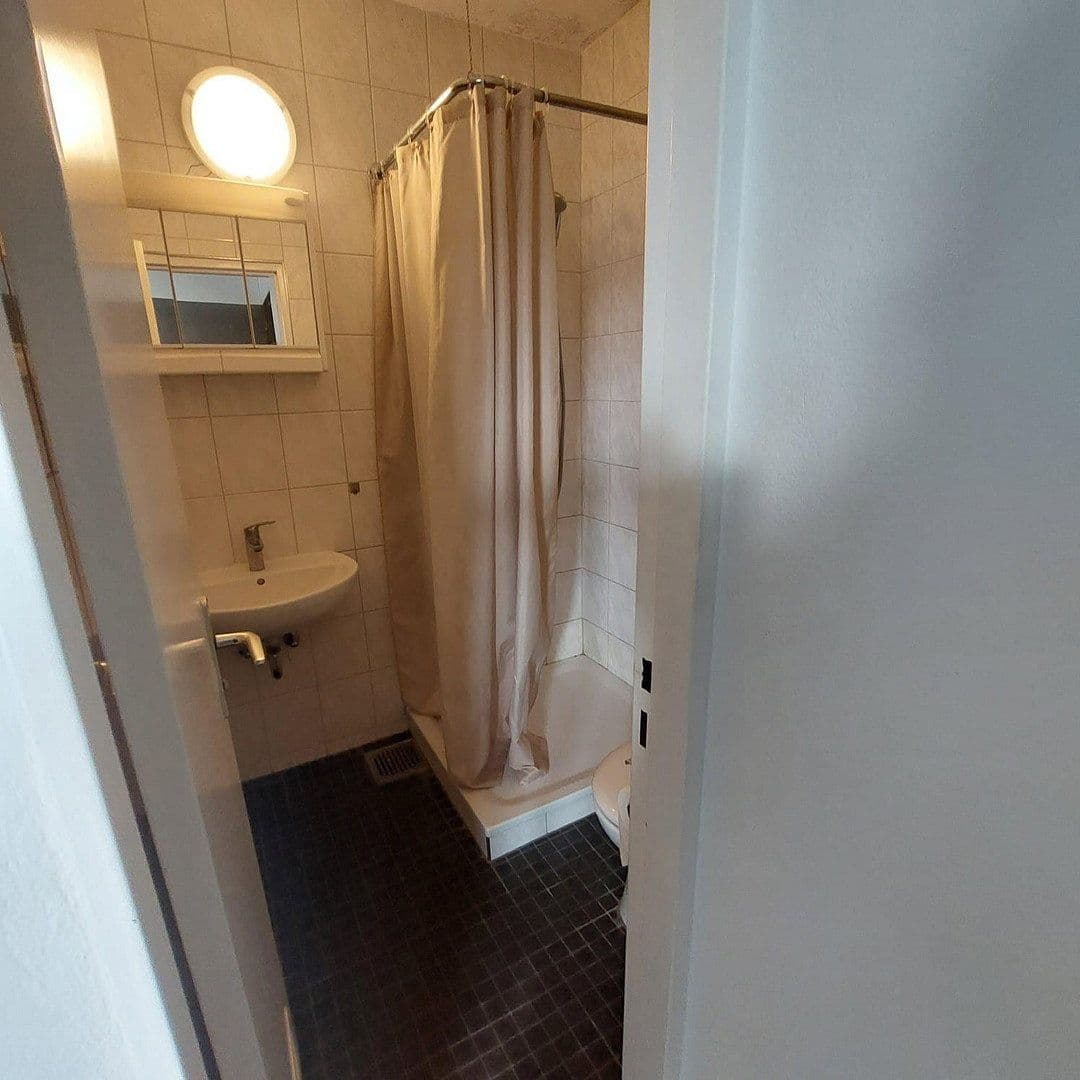 Pronájem bytu 13 m², Suarezstr. 15-17, Berlin, Berlín Pronájem bytu 13 m², Suarezstr. 15-17, Berlin, Berlín