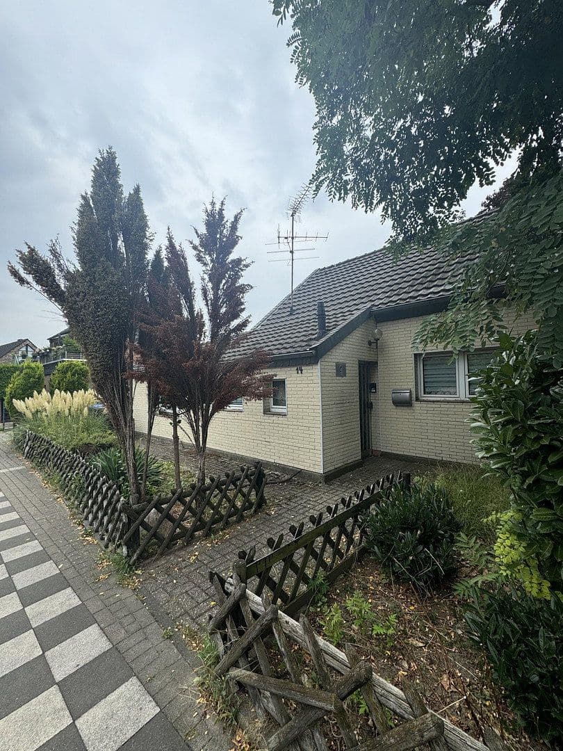 Prodej pozemku 1.092 m², Düsseldorf, Severní Porýní-Vestfálsko Prodej pozemku 1.092 m², Düsseldorf, Severní Porýní-Vestfálsko
