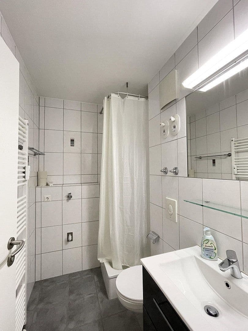 Pronájem bytu 2+1 43 m², Frankenallee 25, Frankfurt am Main, Hessen Pronájem bytu 2+1 43 m², Frankenallee 25, Frankfurt am Main, Hessen