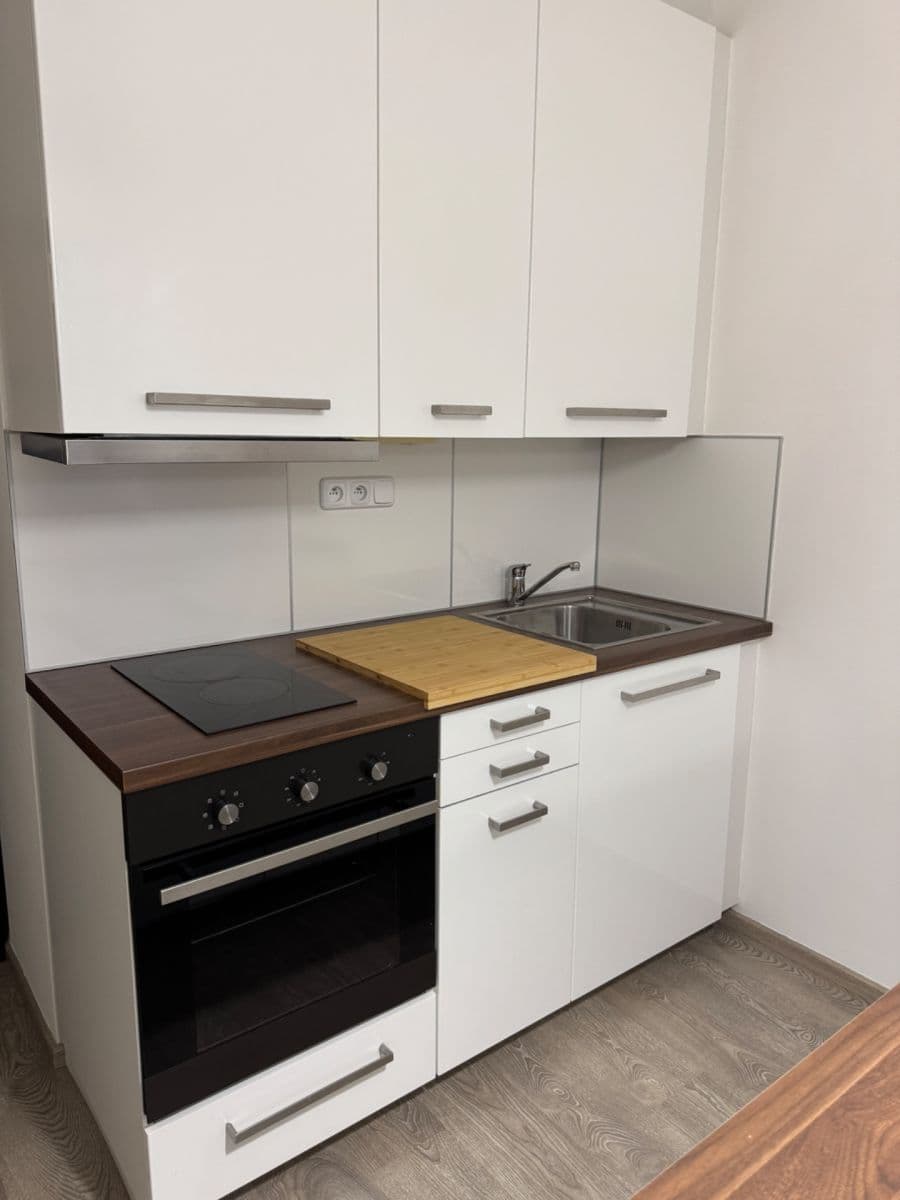 Pronájem bytu 1+kk 27 m², Zakšínská, Praha, Praha Pronájem bytu 1+kk 27 m², Zakšínská, Praha, Praha