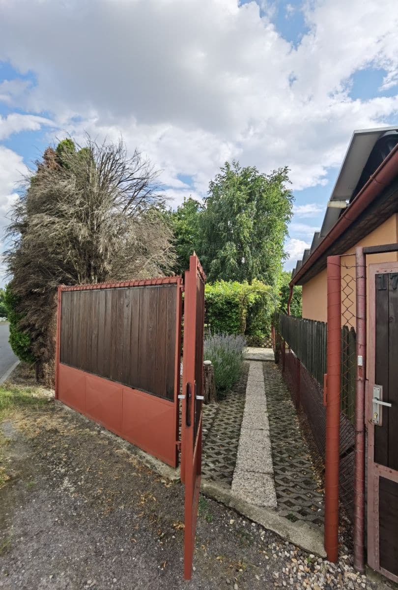 Prodej chaty, chalupy 38 m², pozemek 370 m², Kněževes, Středočeský kraj Prodej chaty, chalupy 38 m², pozemek 370 m², Kněževes, Středočeský kraj