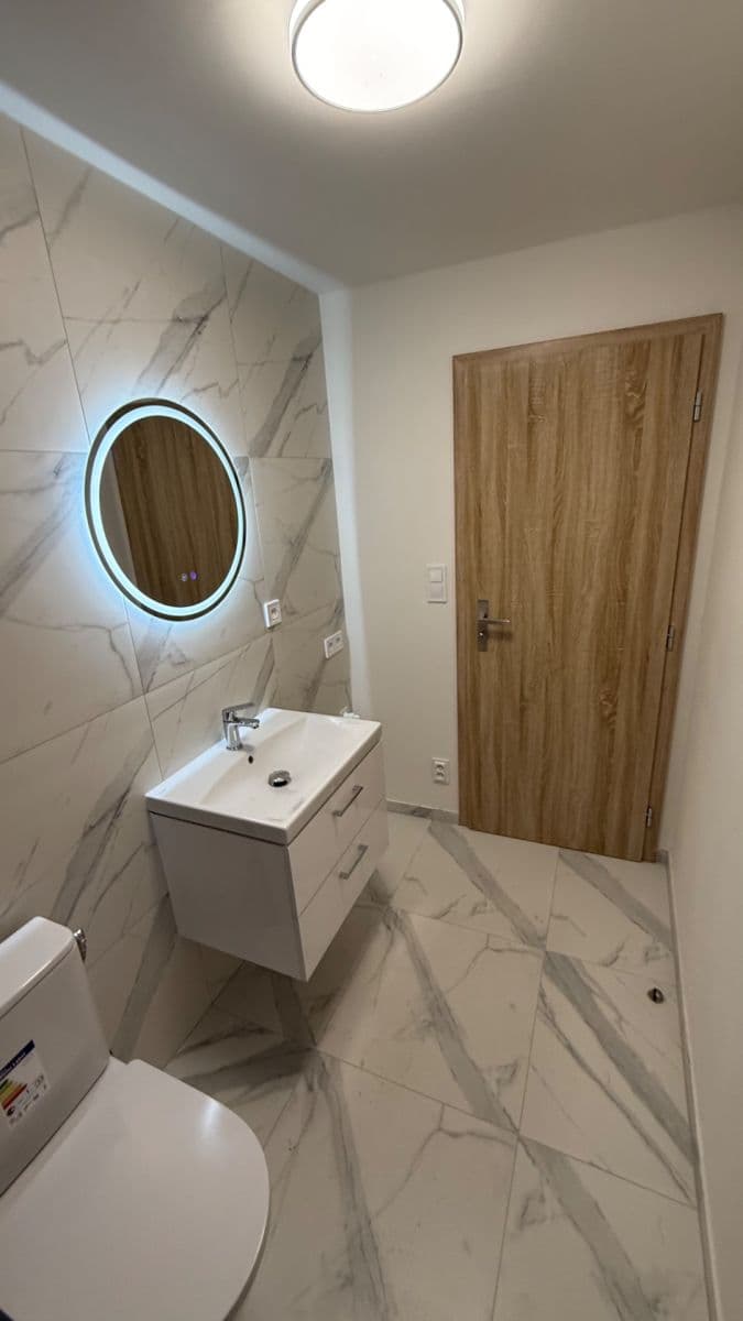 Pronájem bytu 1+kk 28 m², Ořech, Středočeský kraj Pronájem bytu 1+kk 28 m², Ořech, Středočeský kraj
