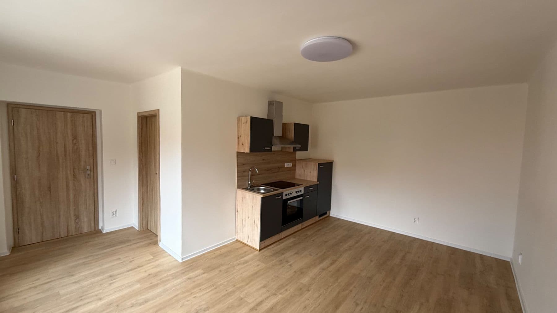 Pronájem bytu 1+kk 28 m², Ořech, Středočeský kraj Pronájem bytu 1+kk 28 m², Ořech, Středočeský kraj