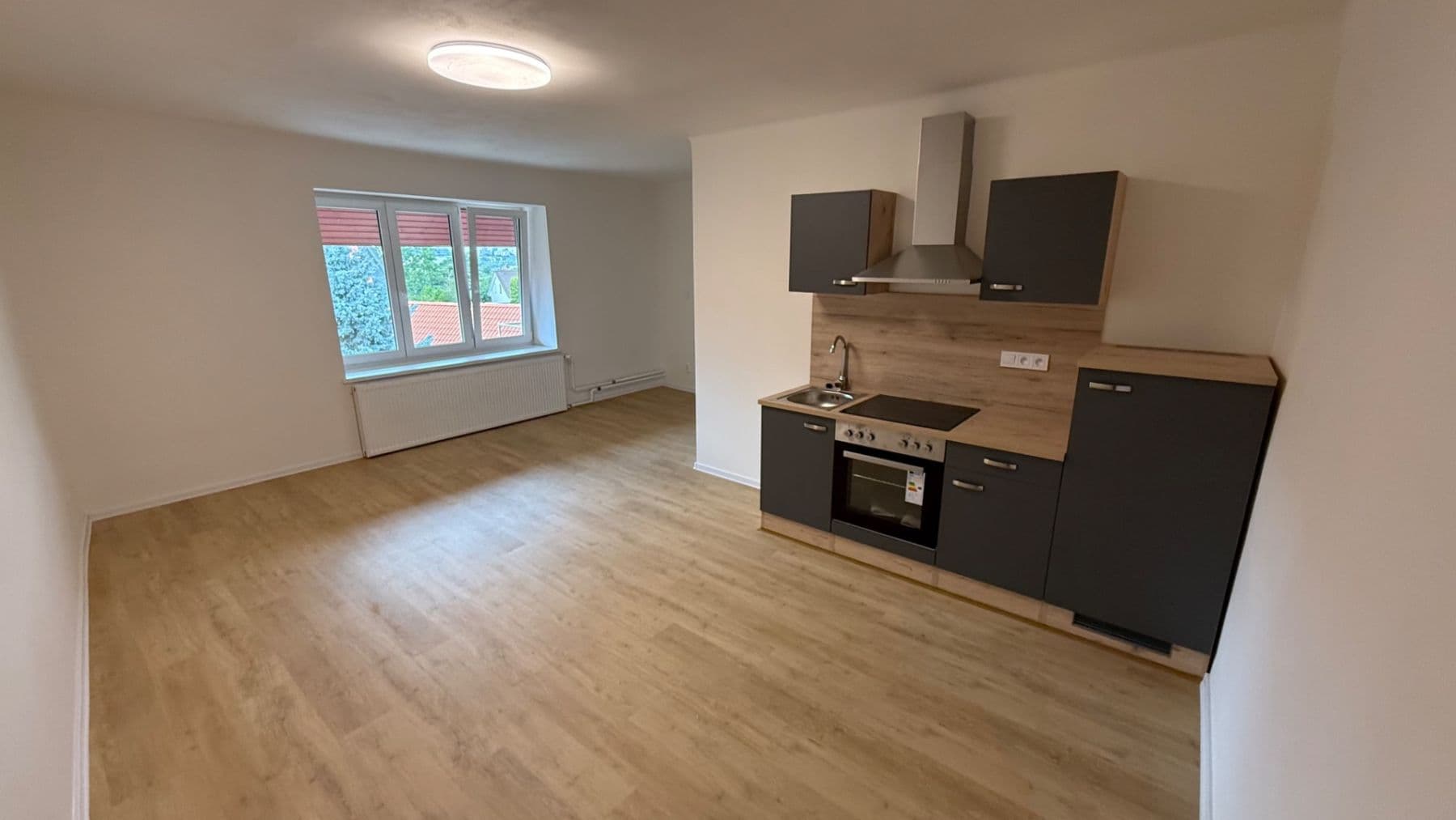 Pronájem bytu 1+kk 28 m², Ořech, Středočeský kraj Pronájem bytu 1+kk 28 m², Ořech, Středočeský kraj