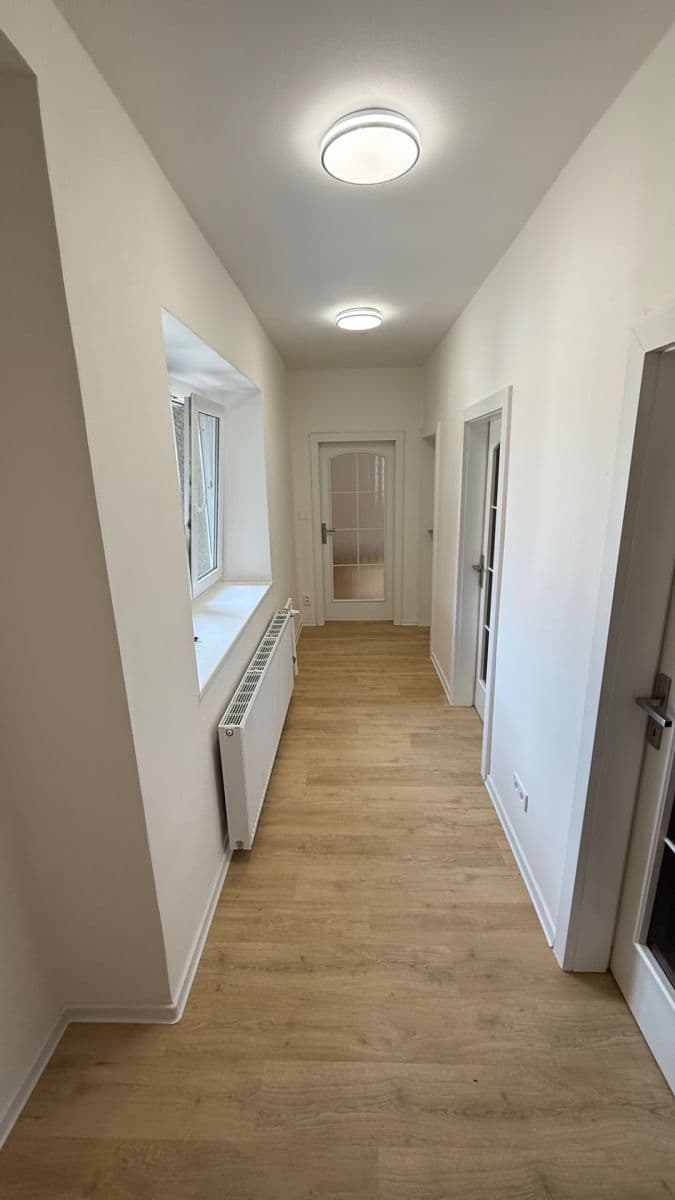 Pronájem bytu 1+1 43 m², Klikatá, Ořech, Středočeský kraj Pronájem bytu 1+1 43 m², Klikatá, Ořech, Středočeský kraj