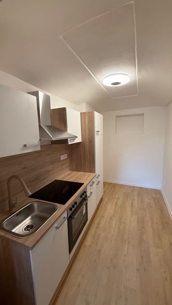 Pronájem bytu 1+1 43 m², Klikatá, Ořech, Středočeský kraj Pronájem bytu 1+1 43 m², Klikatá, Ořech, Středočeský kraj