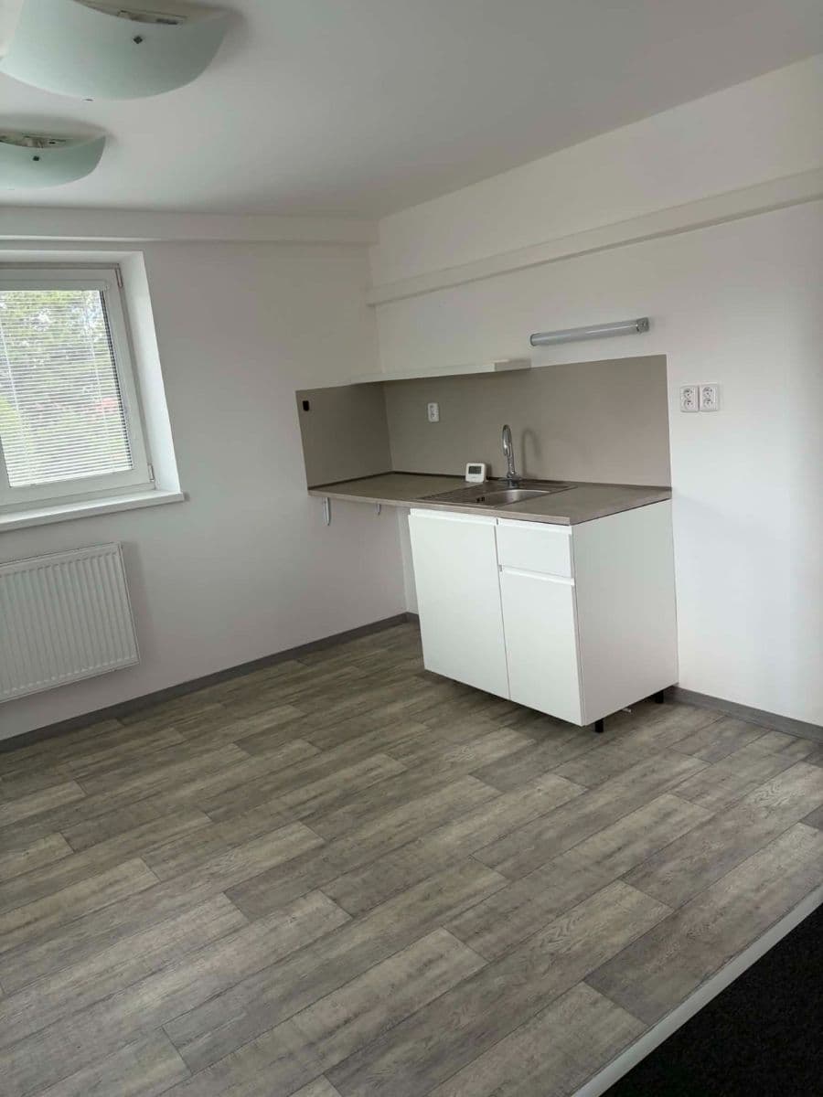 Pronájem kanceláře 120 m², Hemy, Valašské Meziříčí, Zlínský kraj Pronájem kanceláře 120 m², Hemy, Valašské Meziříčí, Zlínský kraj