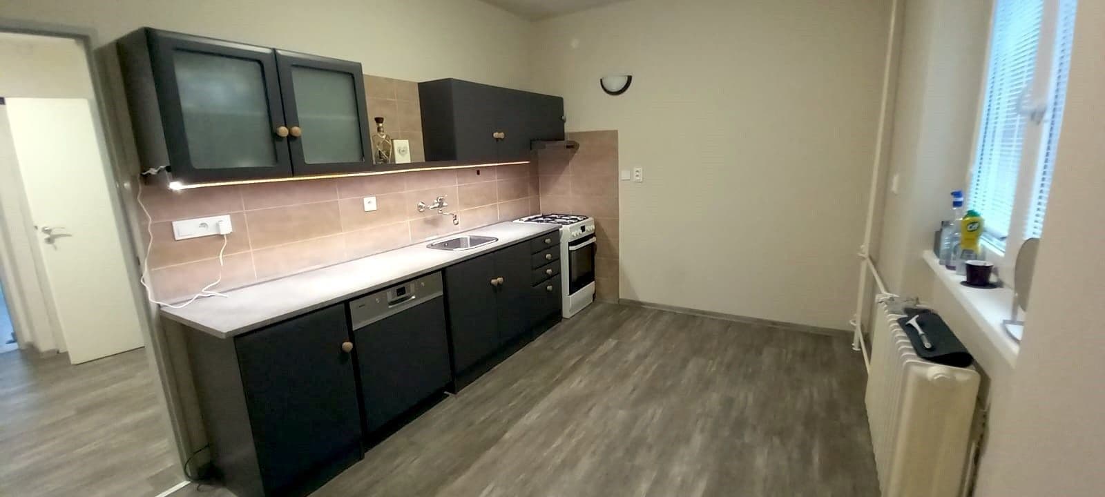 Pronájem bytu 2+1 68 m², U Spořitelny, Karlovy Vary, Karlovarský kraj Pronájem bytu 2+1 68 m², U Spořitelny, Karlovy Vary, Karlovarský kraj