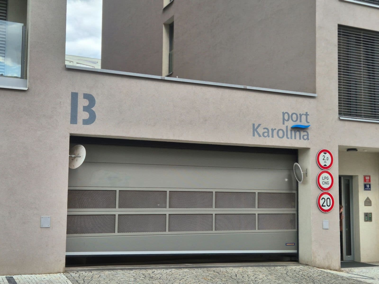 Pronájem garáže 18 m², U Mlýnského kanálu, Praha, Praha Pronájem garáže 18 m², U Mlýnského kanálu, Praha, Praha