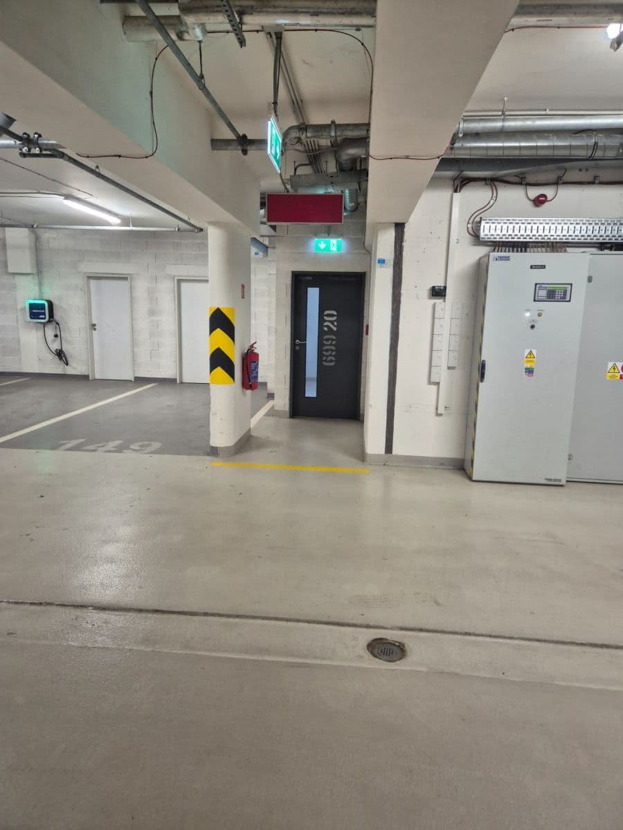 Pronájem garáže 18 m², U Mlýnského kanálu, Praha, Praha Pronájem garáže 18 m², U Mlýnského kanálu, Praha, Praha